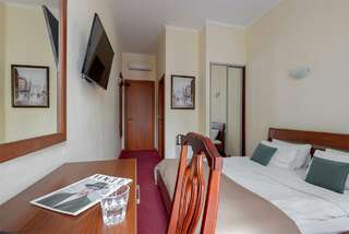 Гостиница Соло на Невском Проспекте Санкт-Петербург Эконом с 1 кроватью, балконом и видом на улицу Рубинштейна-8