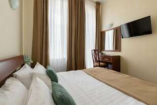 Гостиница Соло на Невском Проспекте Санкт-Петербург Эконом с 1 кроватью, балконом и видом на улицу Рубинштейна-6