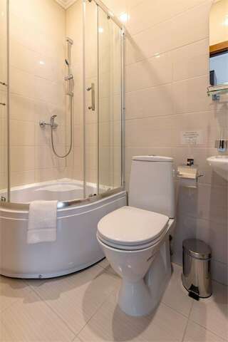 Гостиница Соло на Невском Проспекте Санкт-Петербург Улучшенный номер с 1 кроватью/2 раздельными кроватями, креслом и видом во двор-7