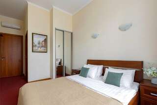 Гостиница Соло на Невском Проспекте Санкт-Петербург Стандарт с 1 кроватью, вид на Рубинштейна или во двор-3