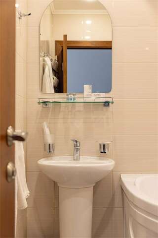 Гостиница Соло на Невском Проспекте Санкт-Петербург Делюкс с кроватью "king-size",джакузи и видом на Рубинштейна-9