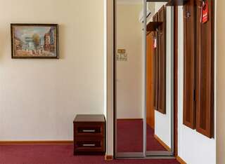 Гостиница Соло на Невском Проспекте Санкт-Петербург Большой номер с 1 кроватью, креслом и видом на Рубинштейна-8