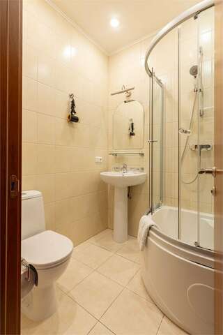 Гостиница Соло на Невском Проспекте Санкт-Петербург Эконом с 1 кроватью, балконом и видом на улицу Рубинштейна-10