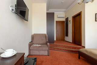 Гостиница Соло на Невском Проспекте Санкт-Петербург Улучшенный номер с 1 кроватью/2 раздельными кроватями, креслом и видом во двор-4