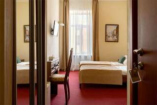 Гостиница Соло на Невском Проспекте Санкт-Петербург Улучшенный номер с 1 кроватью/2 раздельными кроватями, креслом и видом во двор-9