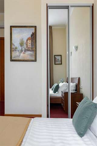 Гостиница Соло на Невском Проспекте Санкт-Петербург Стандарт с 1 кроватью, вид на Рубинштейна или во двор-4